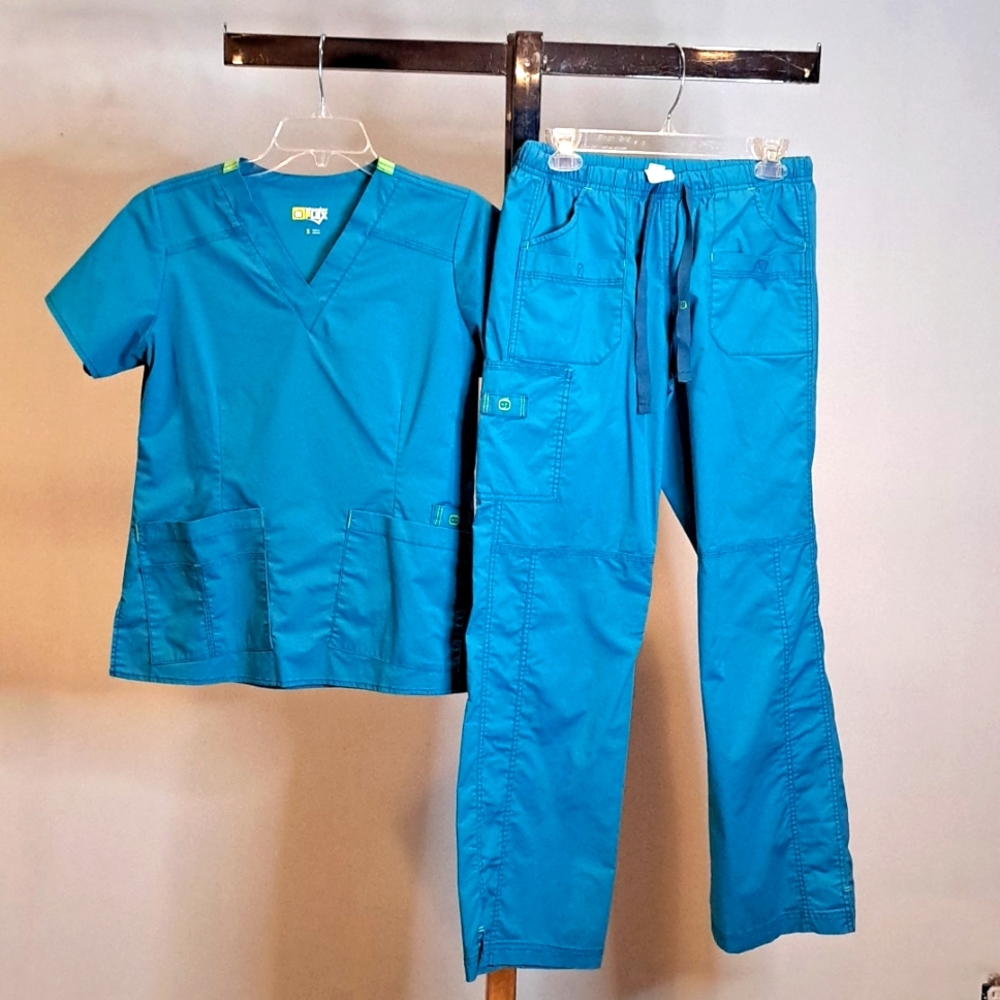 Wonder Wink/Flex Scrub Set Size Small Never Worn